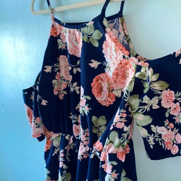 Floral Cold Shoulder Dress. Size XL - Picture 5 of 7